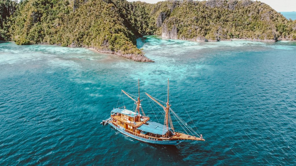 Buying vs Building a Phinisi for a Raja Ampat Liveaboard Business