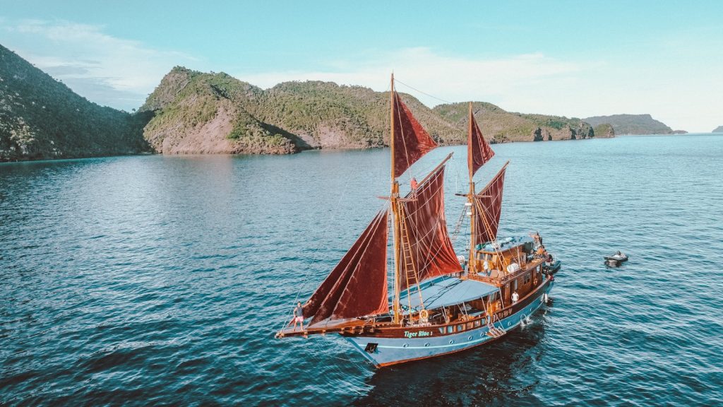 Raja Ampat Liveaboard & Phinisi Business Investment Guide